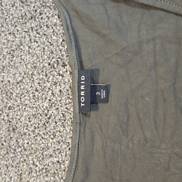 Torrid Women V Neck Belt Tunic Top Dark Olive Blouse Sz 3/3X - Picture 2 of 5